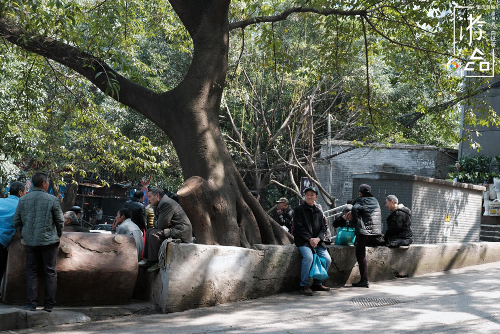 在重庆南岸区上新街,就能够发现这些充满回忆的画面.