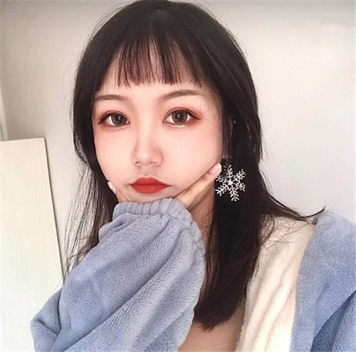 圆脸夏天一定要剪能气哭班主任的刘海,