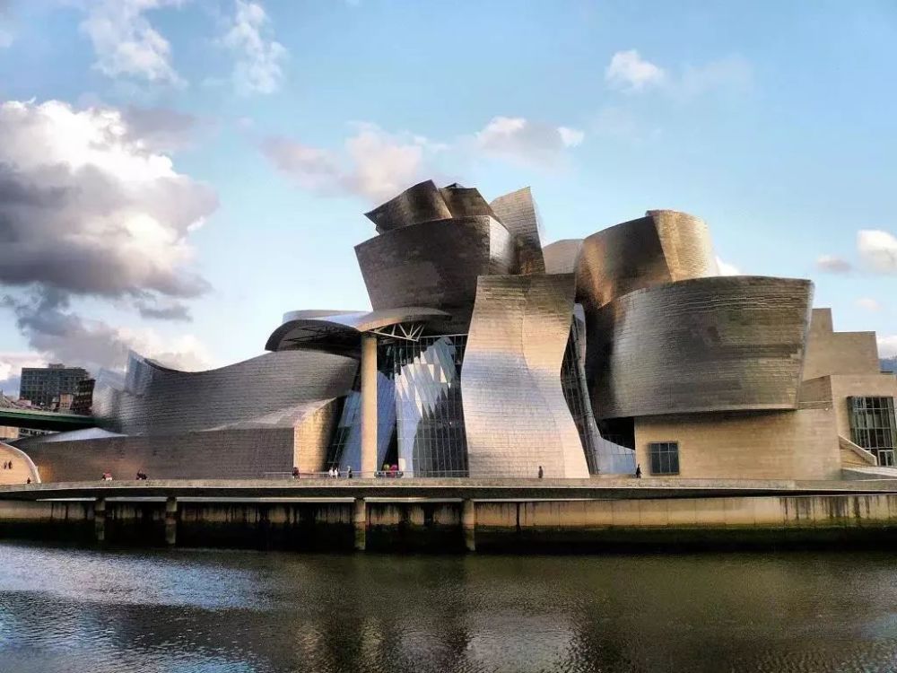 参观建筑大师弗兰克·盖里(frankgehry)的杰作 古根海姆美术馆