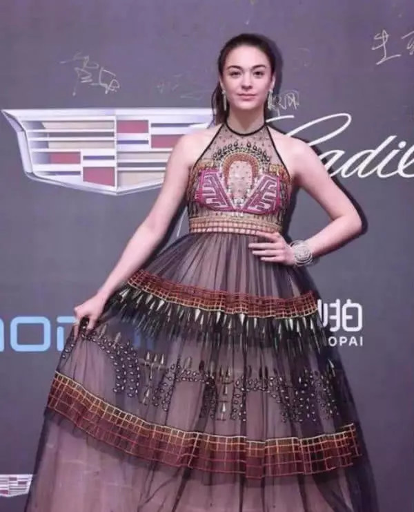 继《妖猫传》杨贵妃后,张榕容丑出天际,大妈身材让人吐槽!