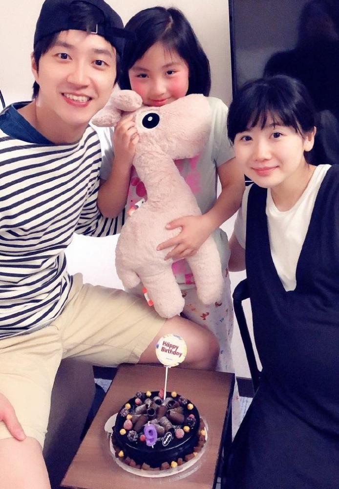 日本著名球星福原爱的丈夫江宏杰在个人社交平台上晒出一组照片,是一