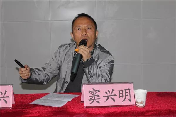河南省教研室物理教研组组长窦兴明点评在满满的收获中,第一届"筑梦