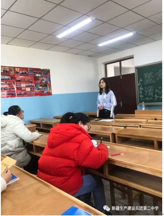 首先,薛姣老师宣读初拟的新学期语文教研组工作计划,老师们认真倾听