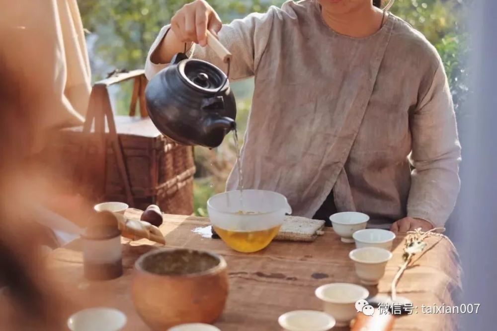 假期里,闲坐院中喝茶,好美!