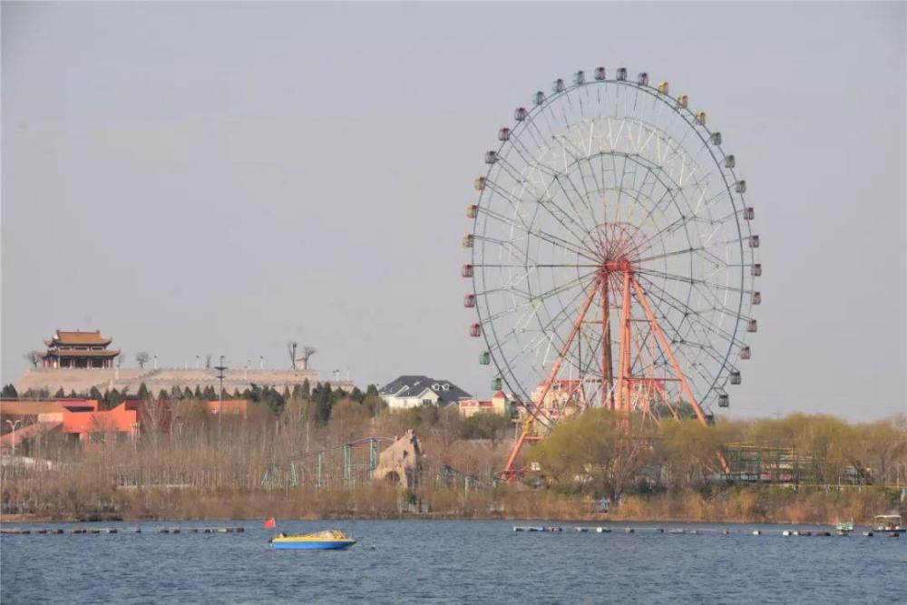 碧波荡漾溢泉湖