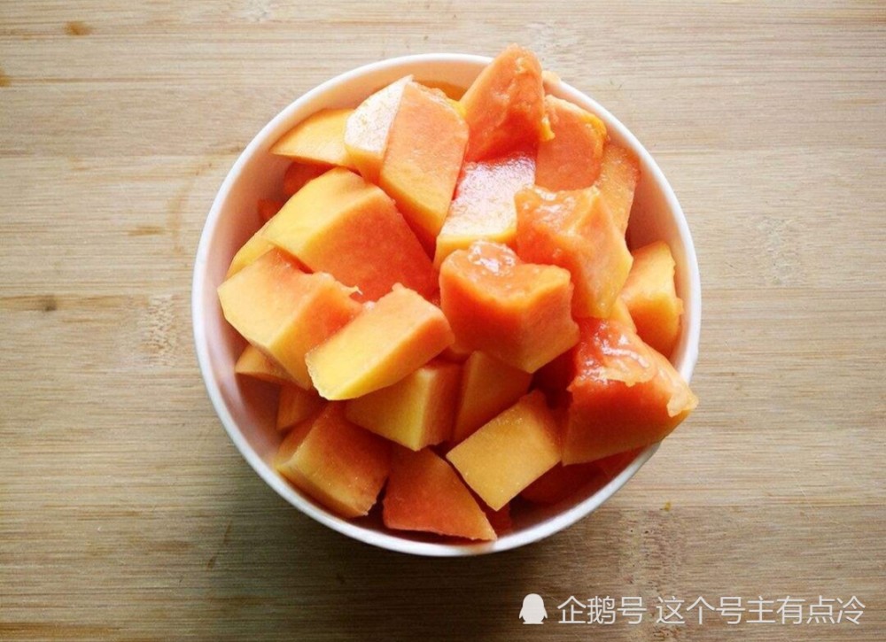 但是跟其他水果看起来却没什么两样,这就直接导致了我们把木瓜切好送