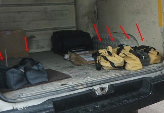 香港黄金大劫案现场：仍留有6袋金条 5匪徒挥舞牛肉刀吓退路人