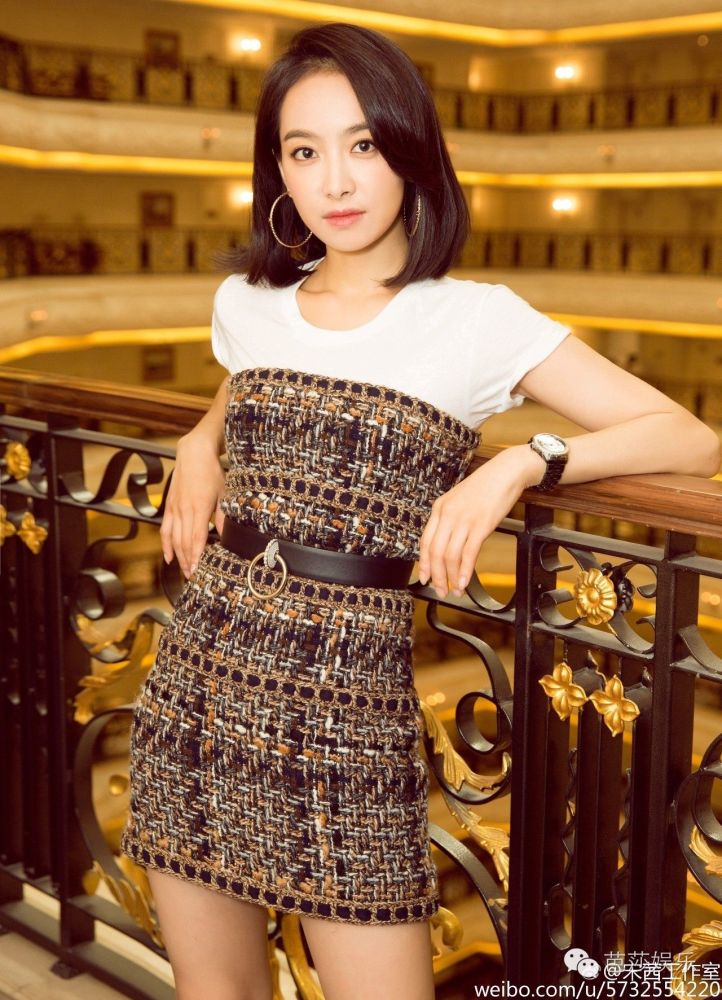 刘诗诗一夜长高10公分,秘密就藏在她的裹身裙里!
