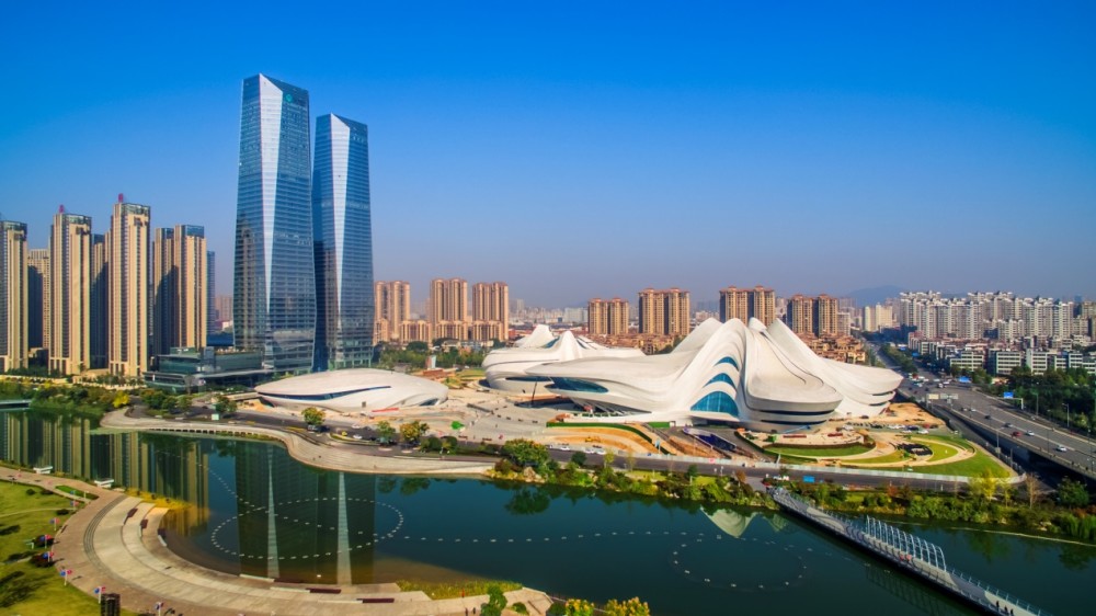其系列代表作,让千亿巨资运营下的梅溪湖国际新城,如此耀眼,也难怪