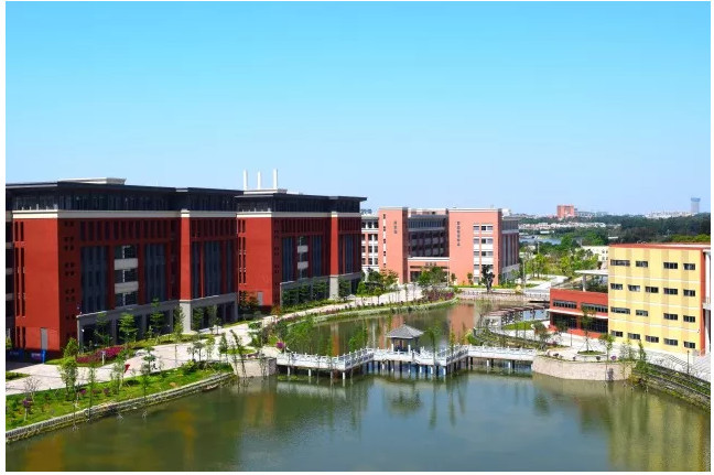 广州医科大学原名广州医学院,始建于1958年6月 ,它有两个校区:番禺