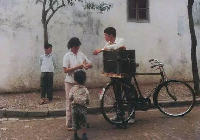 80年代的中国,每张老照片都是80后的童年回忆,冰棍是奢侈品