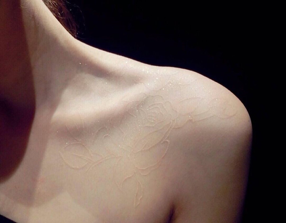 纹身火了之后，又火了一款“白色纹身”，妥妥的躲过班主任的检查