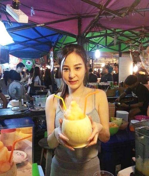泰国的水果西施被中国人捧红,隔壁店的老板却看不下去