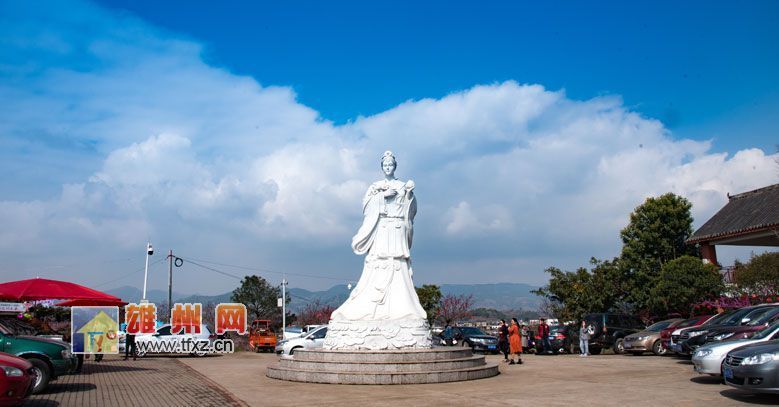 简阳东来桃源景区桃花盛开醉游人