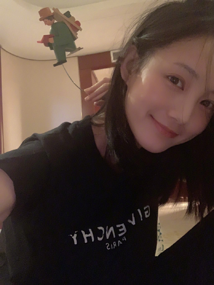 李一桐素颜照清纯甜美,五官精致迷人.期待她的新剧早日上线.
