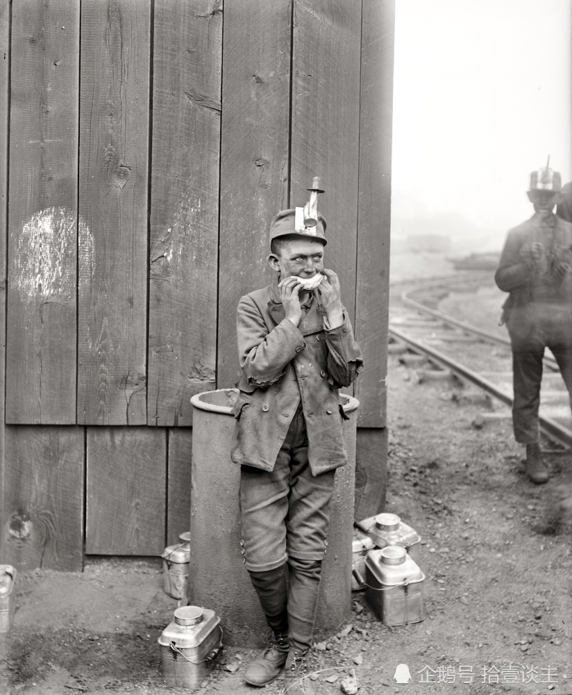 老照片:上世纪初的美国矿工,他们真实的一面