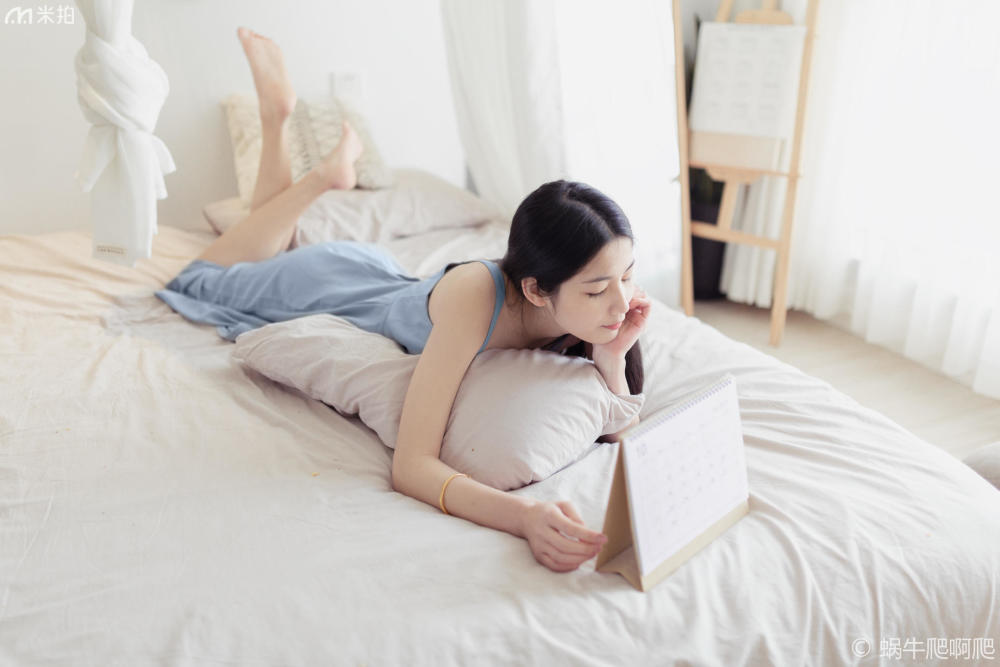 周末宅家拍照片,小姐姐的这组写真也太美了吧