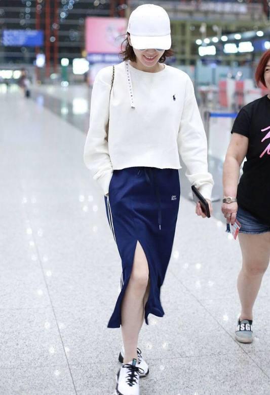 明星街拍:时尚单品棒球帽,怎么穿搭都美得不像话!