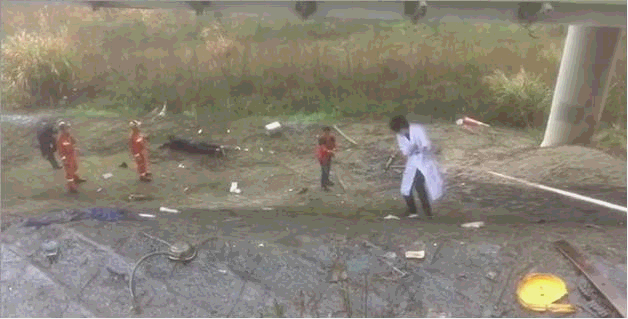 舟山跨海大桥昨天发生一起事故,两乘客未系安全带直接被甩下高架