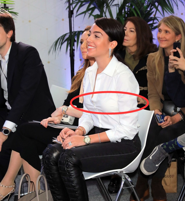 c罗开理发店并与女友出席开业仪式,乔治娜衬衫纽扣微开太撩人!