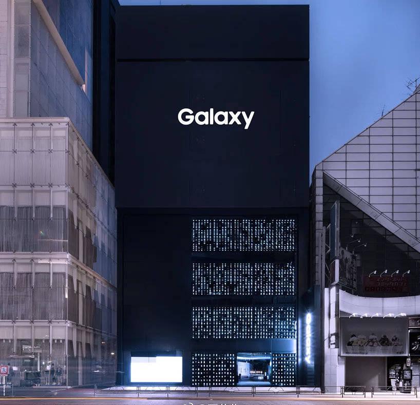 三星用1000台s10 组成25米高的外墙 网友:给跪了