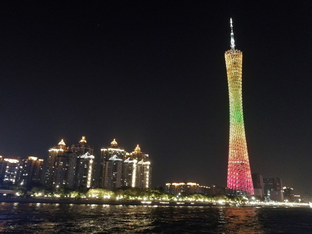 夜游珠江,目的地广州塔,选的码头没让自己失望