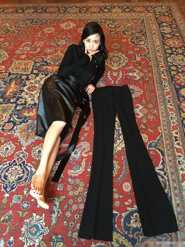 王鸥南京捞金气色好,懒理出轨风波打扮甜美!