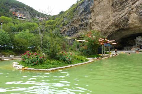 云南最适合自驾游的温泉景区,风景独美,我要去大自然中泡温泉!