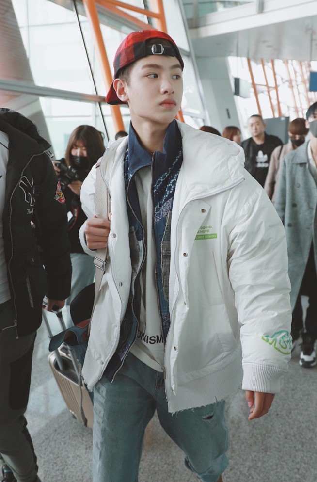 黄明昊,穿衣搭配,时尚,明星,明星时尚