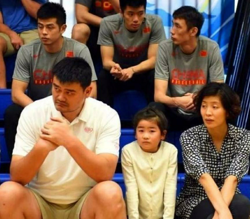 姚明女儿身高失控?太不像一个8岁女孩了,网友:长大怎么嫁人?
