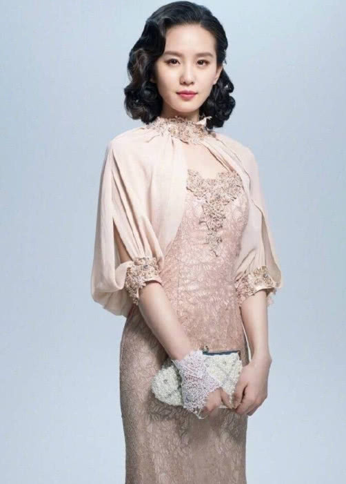 刘诗诗身穿旗袍,完美展现了民国时的美,网友:国民媳妇