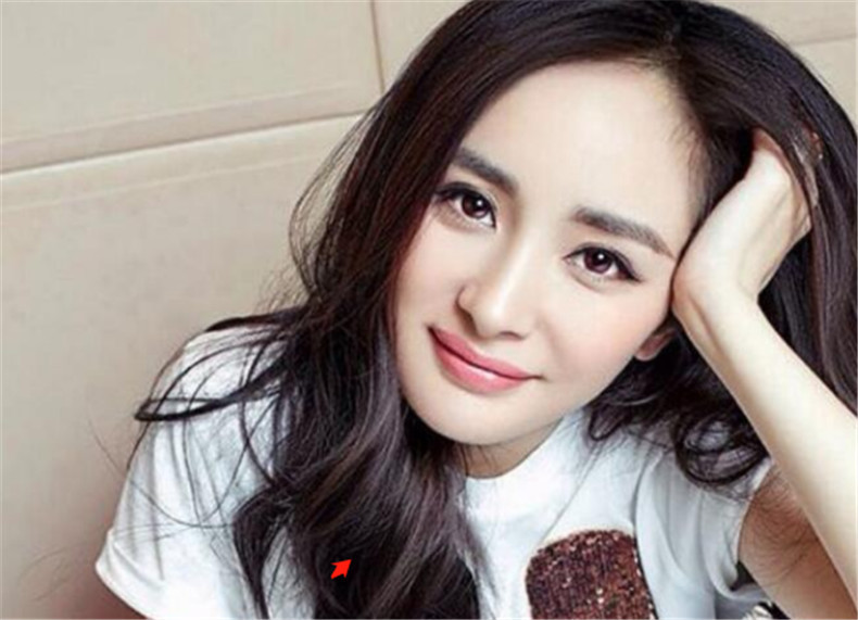 杨幂单身后逆生长!穿粉色上衣搭配百褶裙,美成青春美少女!