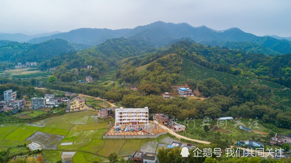 航拍广西梧州市苍梧县梨埠镇华映小学