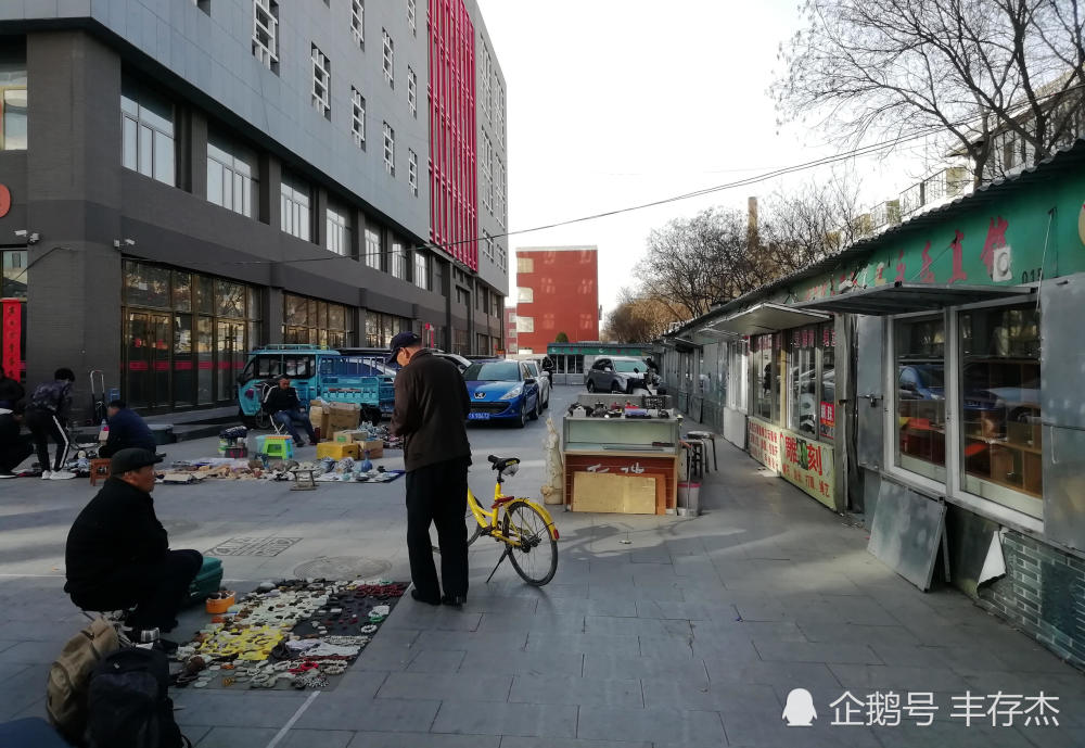 丰存杰:宁夏银川西塔古玩市场 好多人