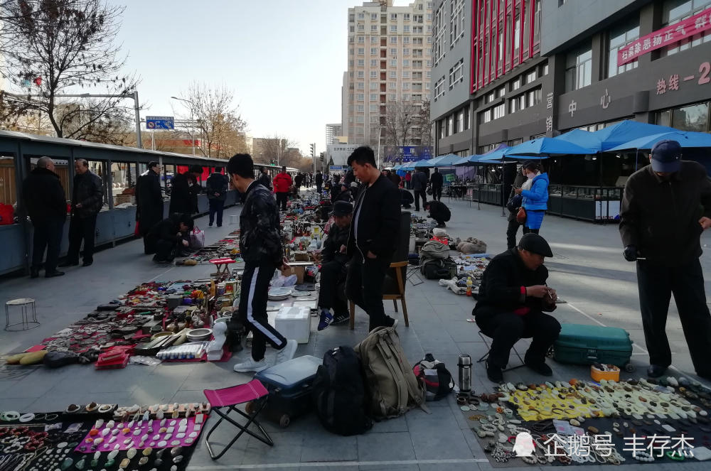 丰存杰:宁夏银川西塔古玩市场 好多人