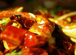 西苑小区一家不起眼的餐馆,有人开豪车来吃,香辣蟹很