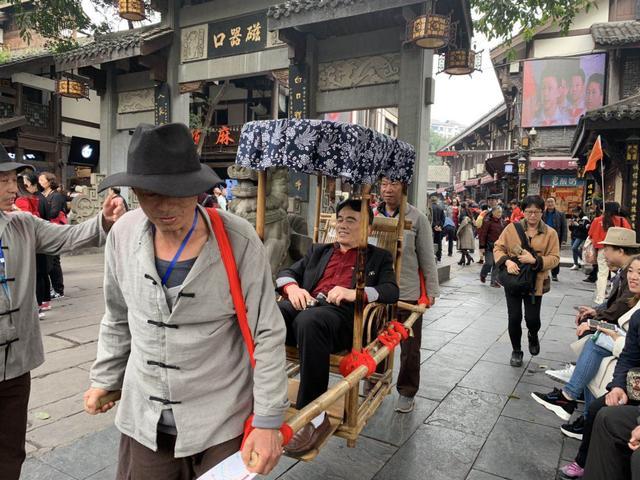 重庆主城这里竟可坐滑杆磁器口迎来新耍法