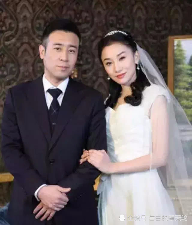 47岁于和伟近照,妻子整整隐藏27年,难怪看上了王丽坤!