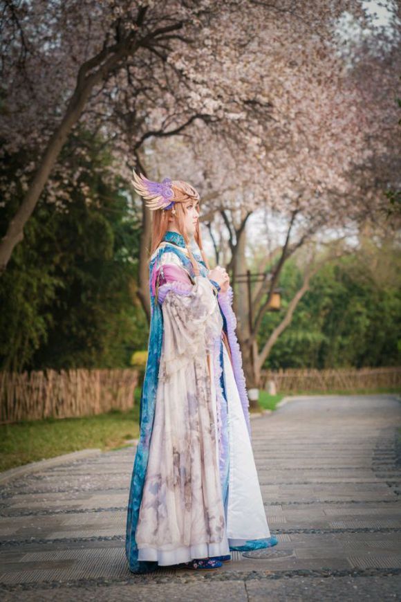 霹雳布袋戏朱雀衣cos:朱雀巷尾生花树,深衣过处尽归尘