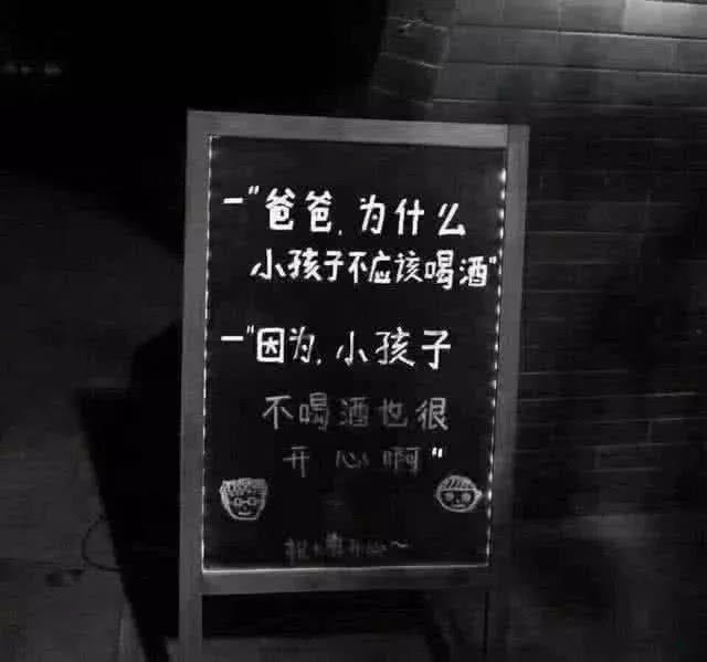 文字背景图:"醒来后突然想到你的名字心痛了一下,扎心