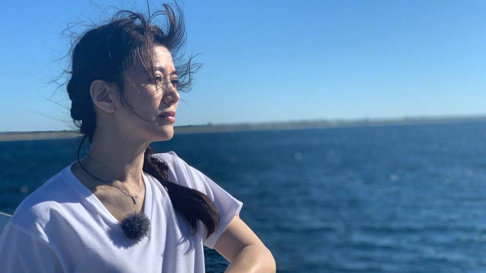 袁咏仪晒出一组自己参加《妻子的浪漫旅行》的一组照片,这是靓靓参加