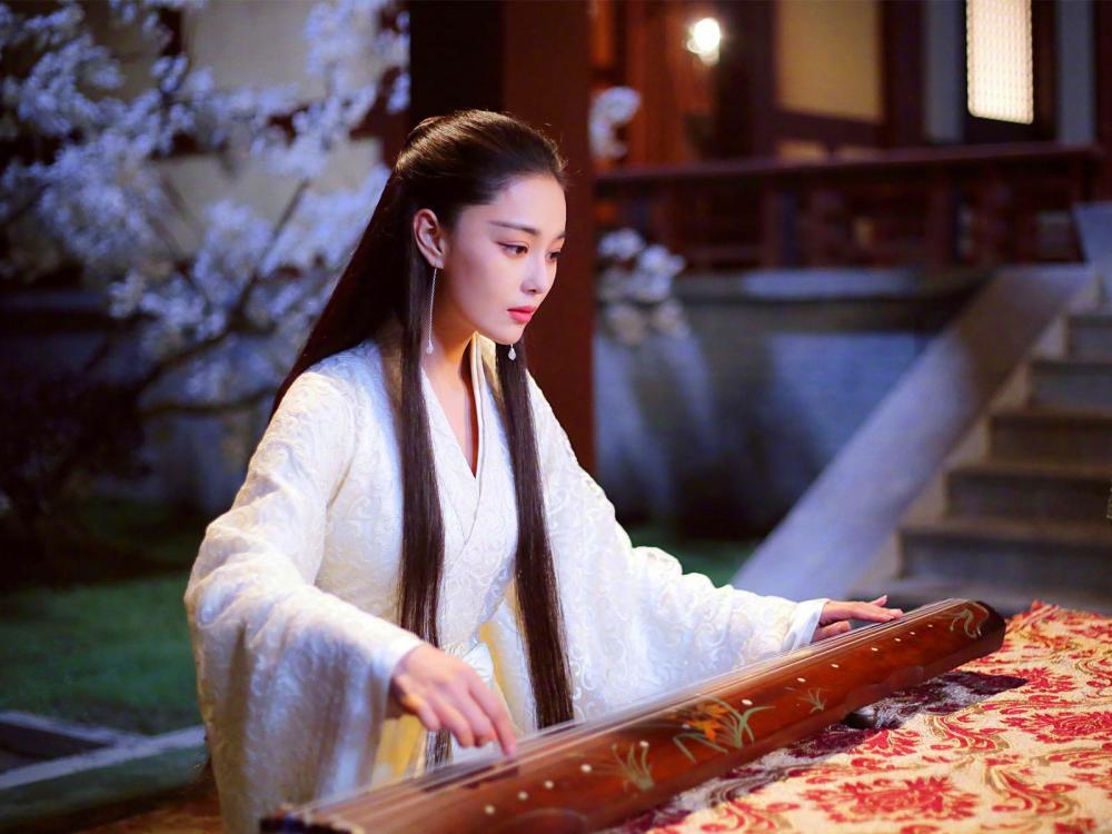 穷小子被富翁女儿悔婚,只好娶了富翁侄女,后来穷小子做了宰相