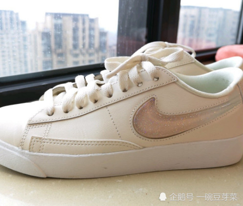 最近耐克"果冻版鞋"火了,af1粉果冻也得让道,吃土也哭
