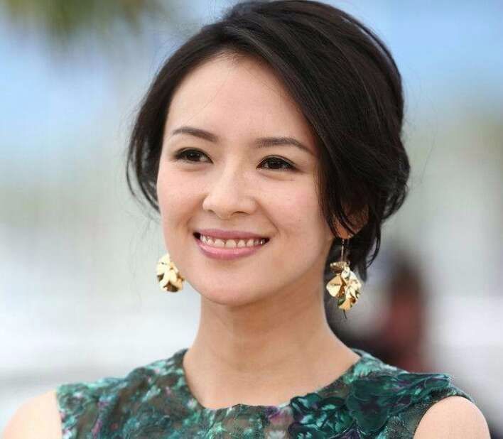 章子怡撒娇借钱,吐舌头,咬嘴唇,摄影师招架不住秒投降