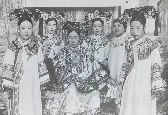 敬懿皇贵太妃(1856-1932) 瑜妃据说是四位太妃中最漂亮的一个,她聪明