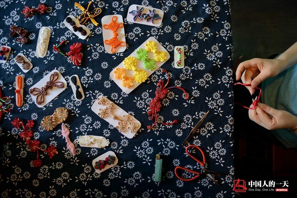 匠心营造 他们在贝壳上“抠”出70亿元纽扣(组图)