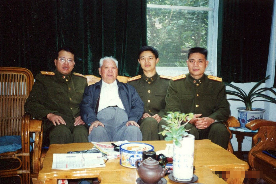最长寿的开国少将,已107岁高龄,至今健在,还被誉为扶贫将军