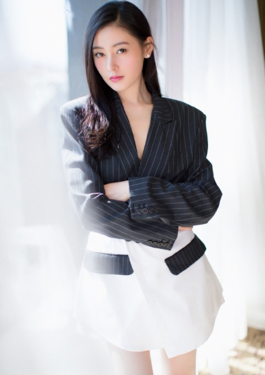 盘点张天爱的写真照,机中织锦秦川女,碧纱如烟隔窗语!