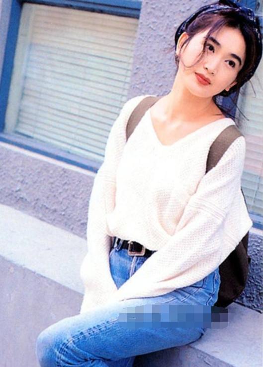 如今年过半百更是魅力不减当年,毋庸置疑是美了一辈子的女人