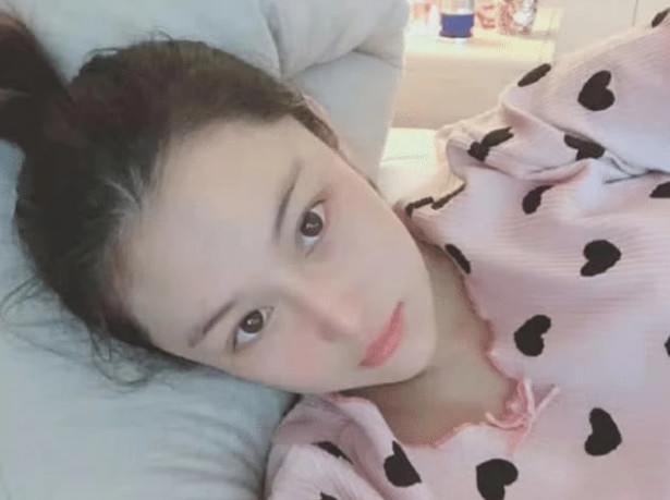 张馨予被曝产女,工作人员回应2个字,网友大赞:脑回路转的好快